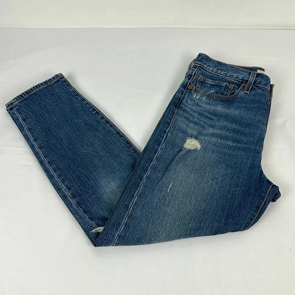Levi’s Women’s 28 Wedgie Button Fly Distressed Medium Wash Jean - Picture 1 of 14